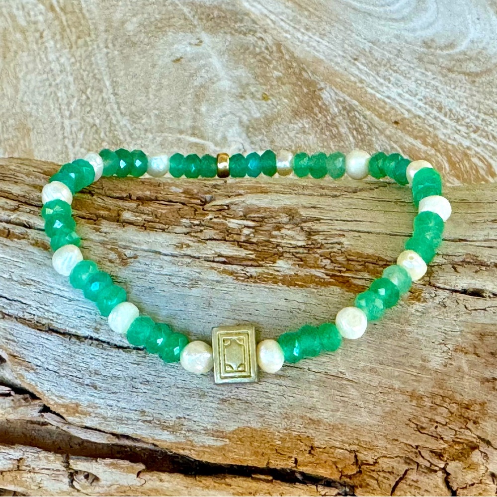 Mahjong bracelet-4 mm green quartz beads, mahjong tile bead & freshwater pearls
